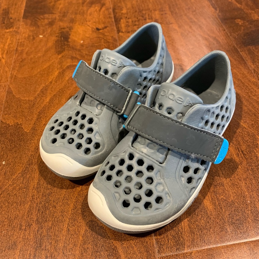 Plae Mimo size 9 toddler